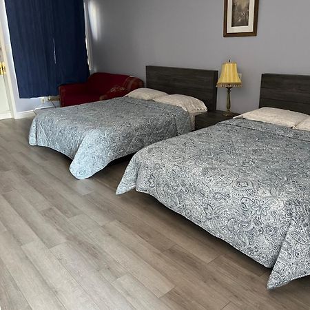 Motel La Siesta De Gascon แตร์บอนน์ ภายนอก รูปภาพ
