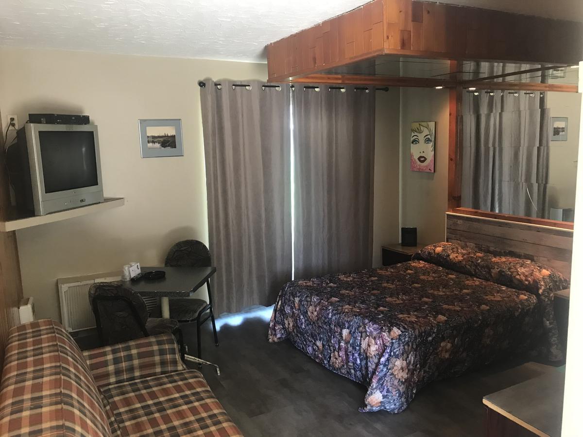 Motel La Siesta De Gascon แตร์บอนน์ ภายนอก รูปภาพ
